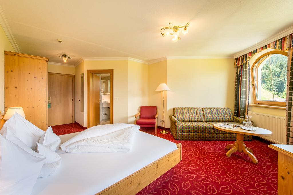 Hotel Jaegerhof Kolsassberg エクステリア 写真