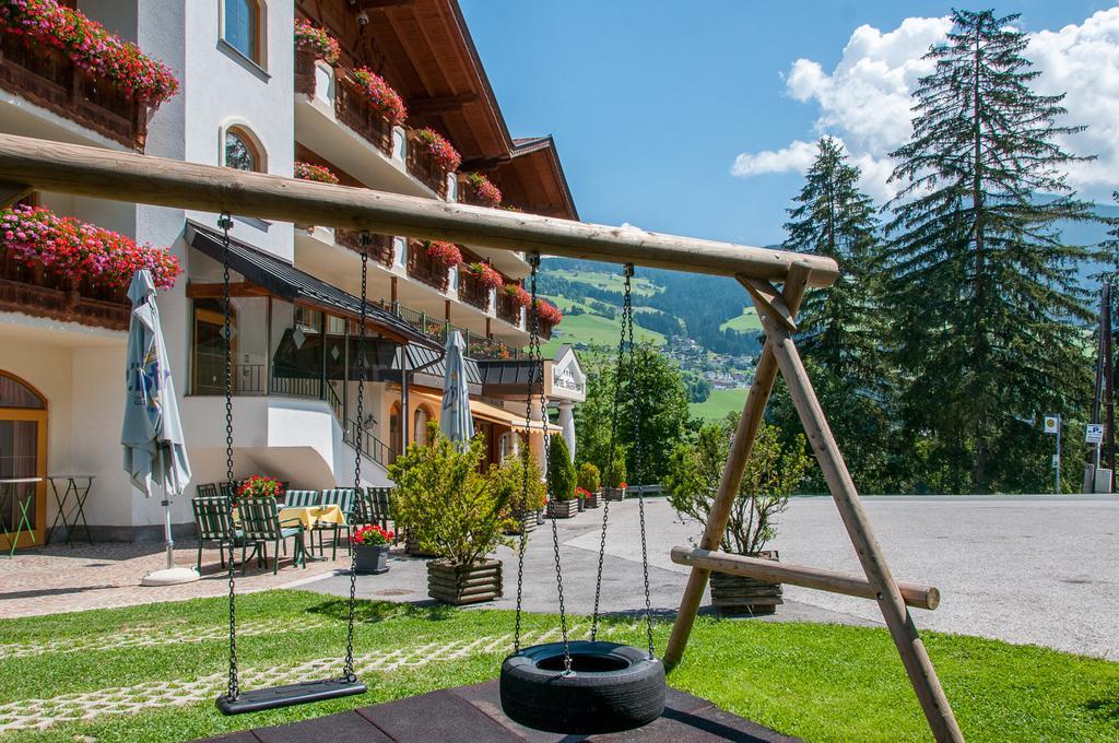 Hotel Jaegerhof Kolsassberg エクステリア 写真